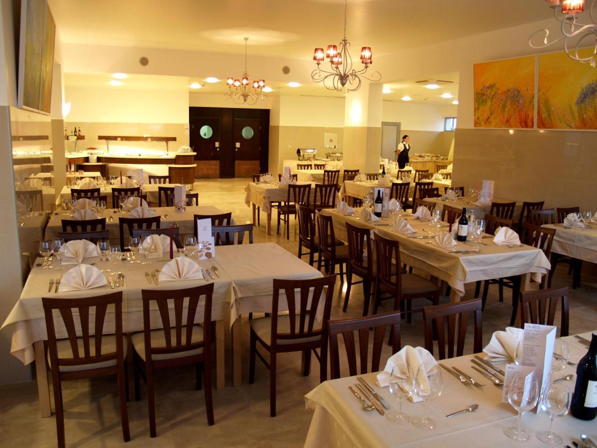 Hotel Quercus Drvenik  Buitenkant foto