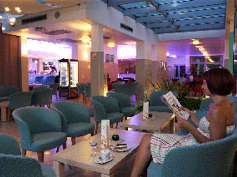 Hotel Quercus Drvenik  Buitenkant foto