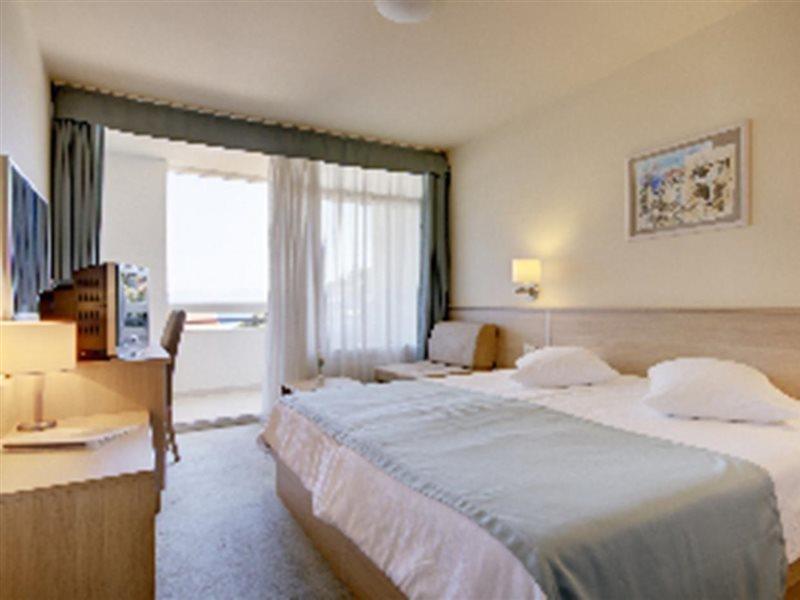 Hotel Quercus Drvenik  Buitenkant foto